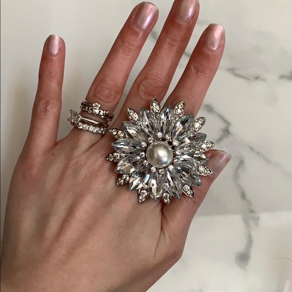 Crystal Rhinestone Gem Flower Stretchy ring sz 6-8 - Picture 8 of 8